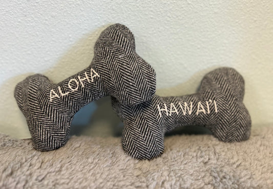 Tweed Dog Toy | Medium / Ivory Lettering on Grey Tweed Toy | ALOHA - HAWAI'I - HILO