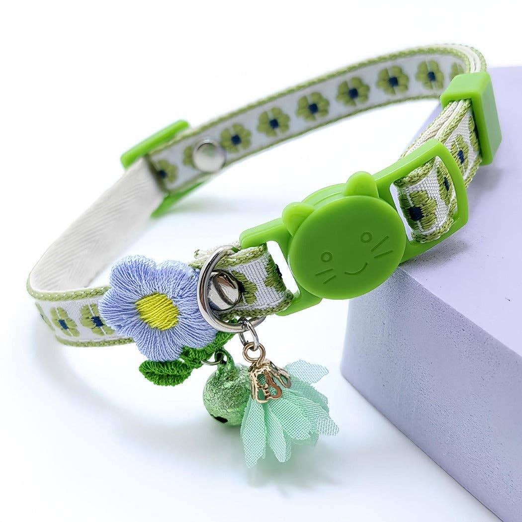 Mokka – Floral Charm Cat Collar: Blue
