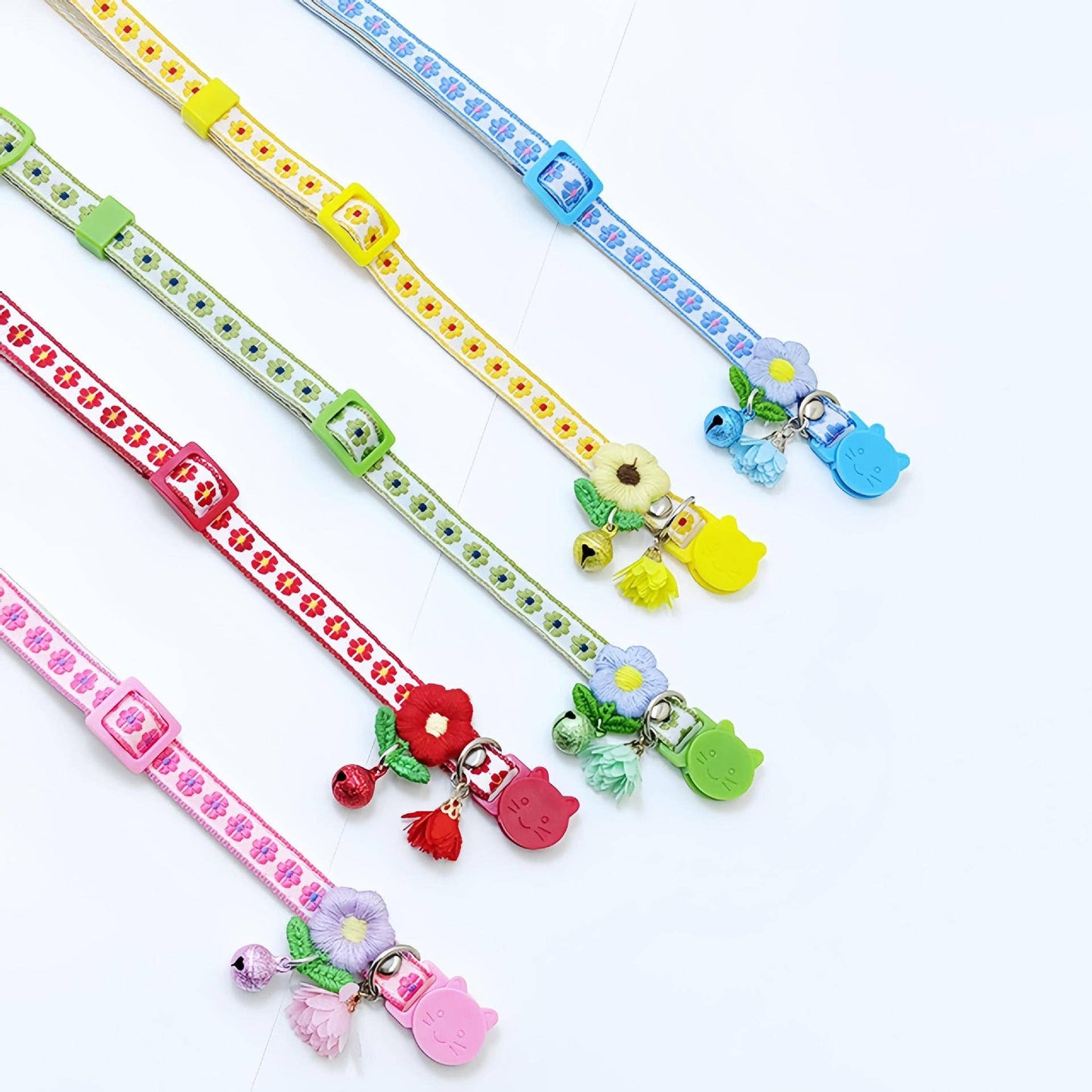 Mokka – Floral Charm Cat Collar: Pink