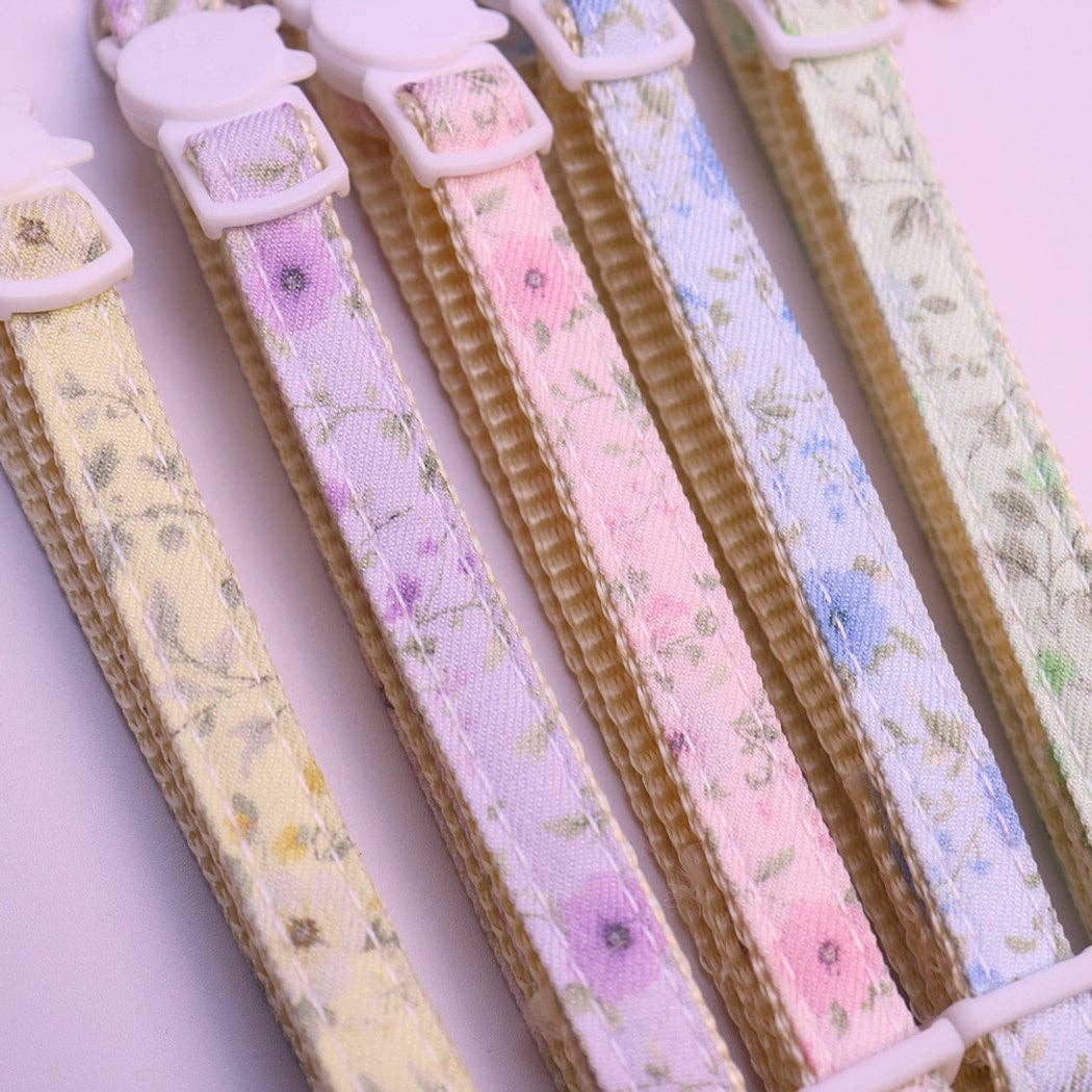 Mokka - Daisy Charm Floral Pattern Cat Collar: Blue