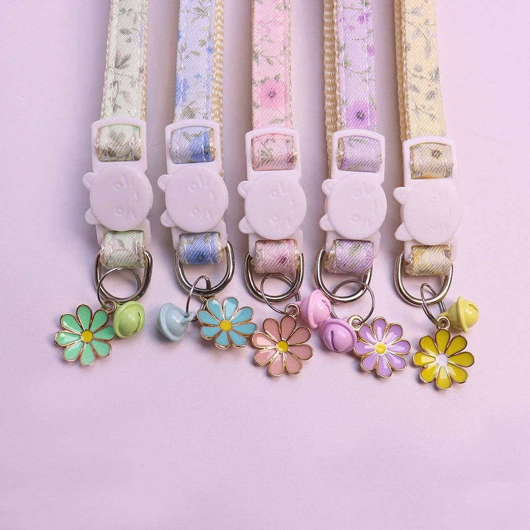 Mokka - Daisy Charm Floral Pattern Cat Collar: Green