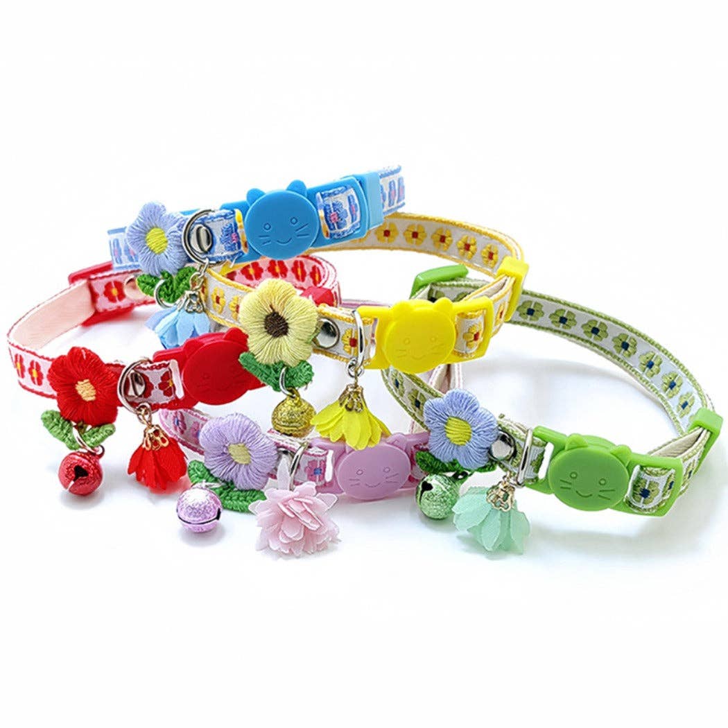 Mokka – Floral Charm Cat Collar: Blue